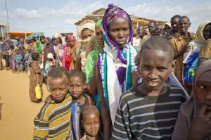 Somali refugees wait at check point. Source UNHCR